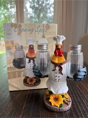DWK Spice To Crow About Salt & Pepper Shaker Rooster Holder Country Farmhouse